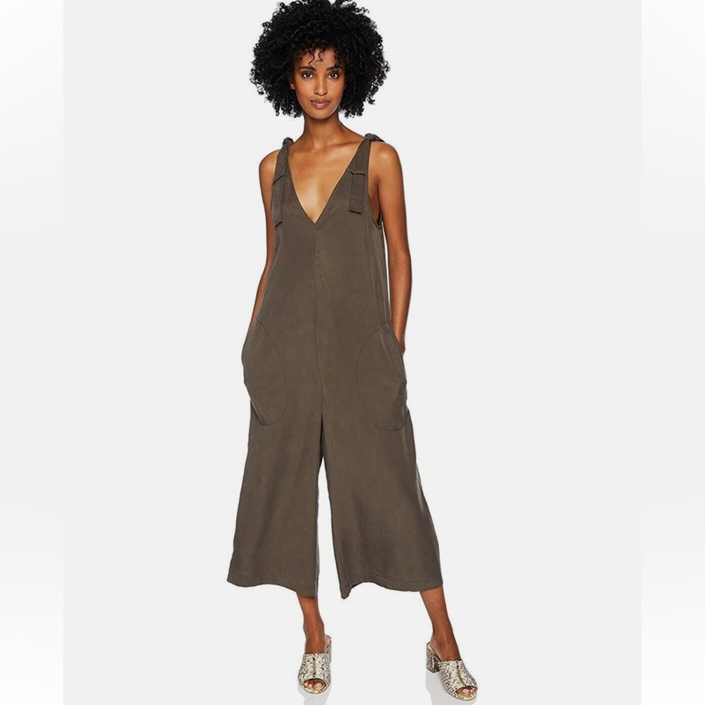BCBGeneration Green Sleeveless Jumpsuit